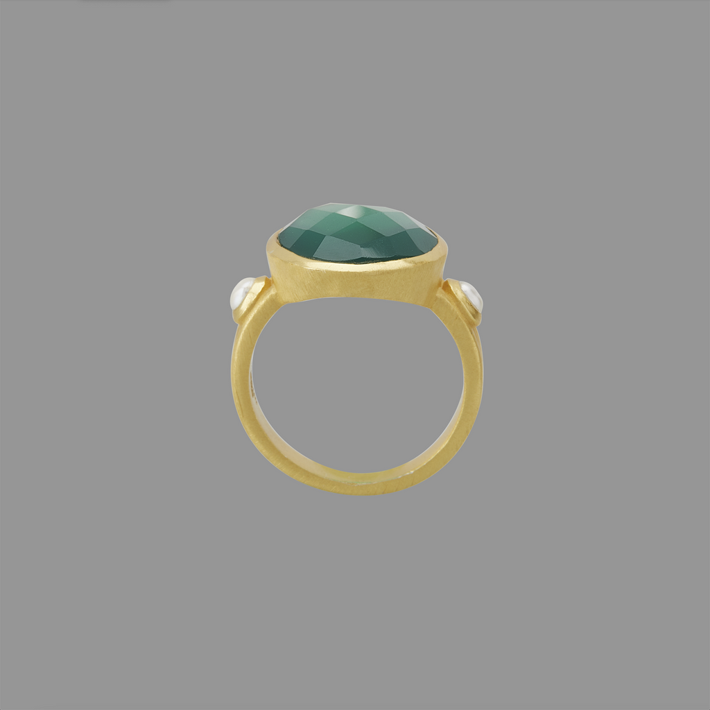 Green onyx and pearl ring in gold by murkani