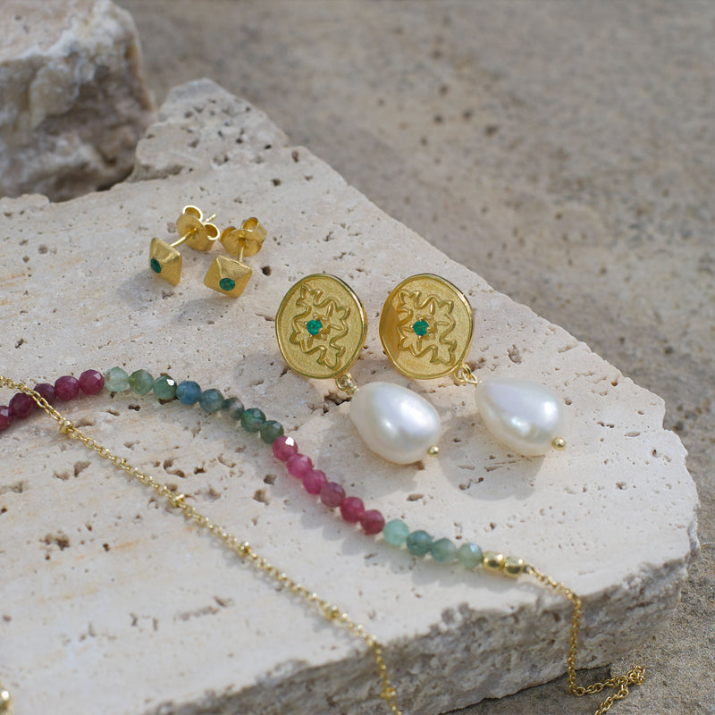 Tourmaline necklace in gold. Green Onyx studs.