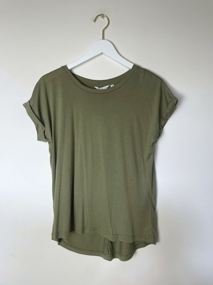 the rolled sleeve tee by little lies in a soft pink jersey blend